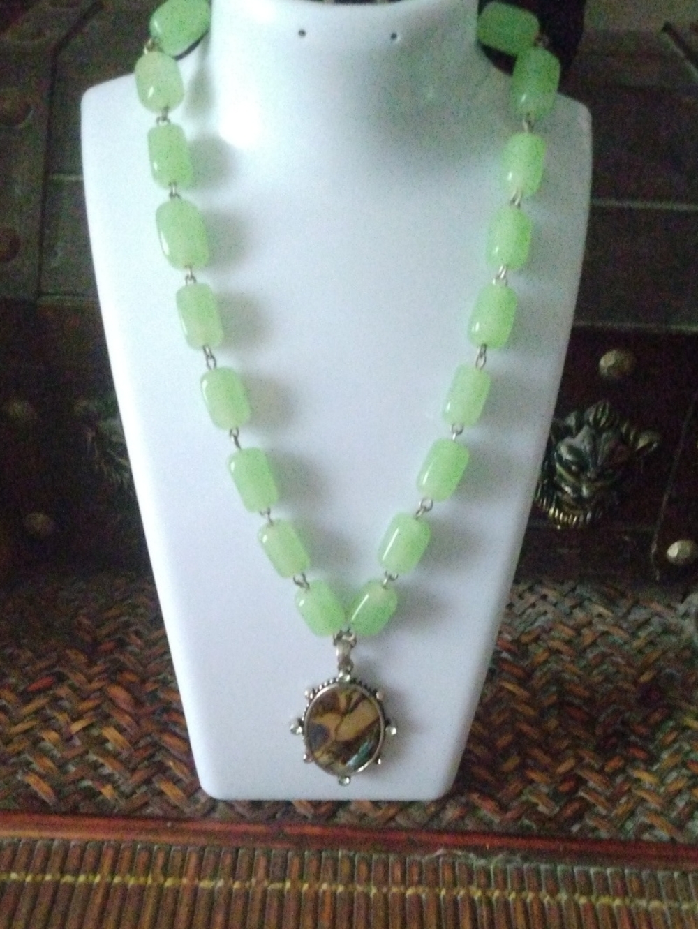 Green Beaded Pendant Necklace - Vintage Jadite Mother Of Pearl